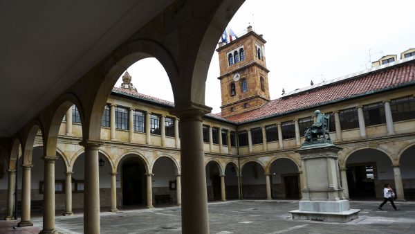 Edificio histórico de la antigua Universidad de Oviedo